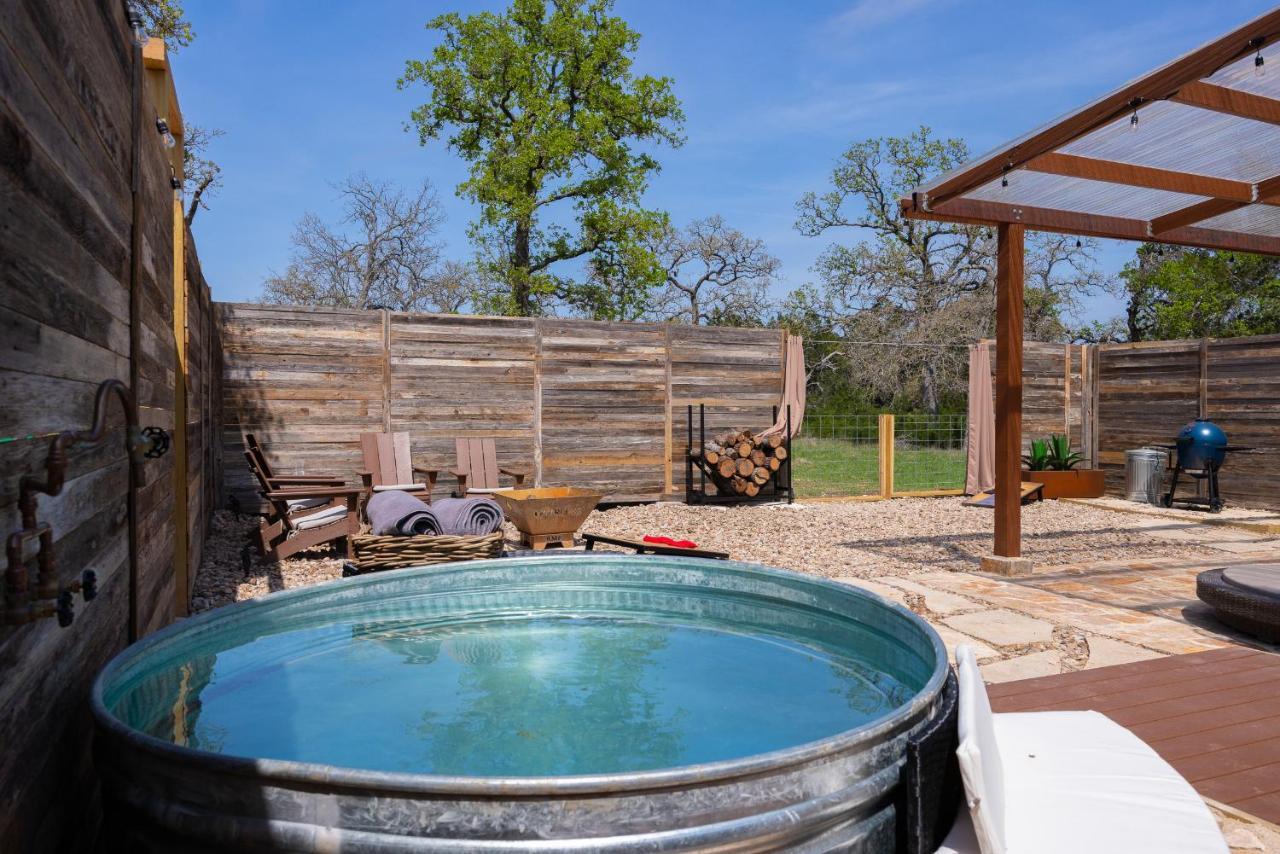 Romantic Tiny Luxury Retreat W Heated Pool, Sauna N Outdoor Shower In Wimberley 10 Acres Exterior foto