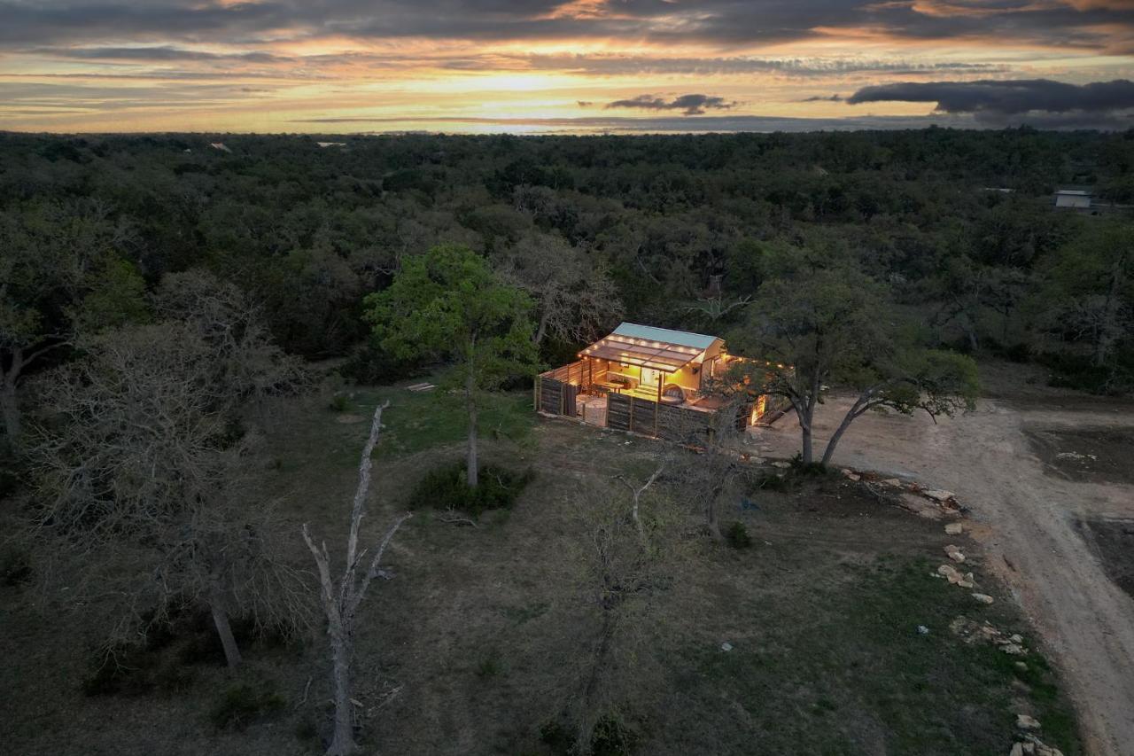 Romantic Tiny Luxury Retreat W Heated Pool, Sauna N Outdoor Shower In Wimberley 10 Acres Exterior foto